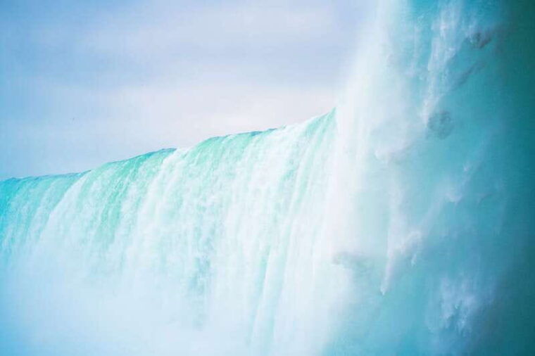 niagara-falls-boat-ride-and-journey-behind-the-falls-tour