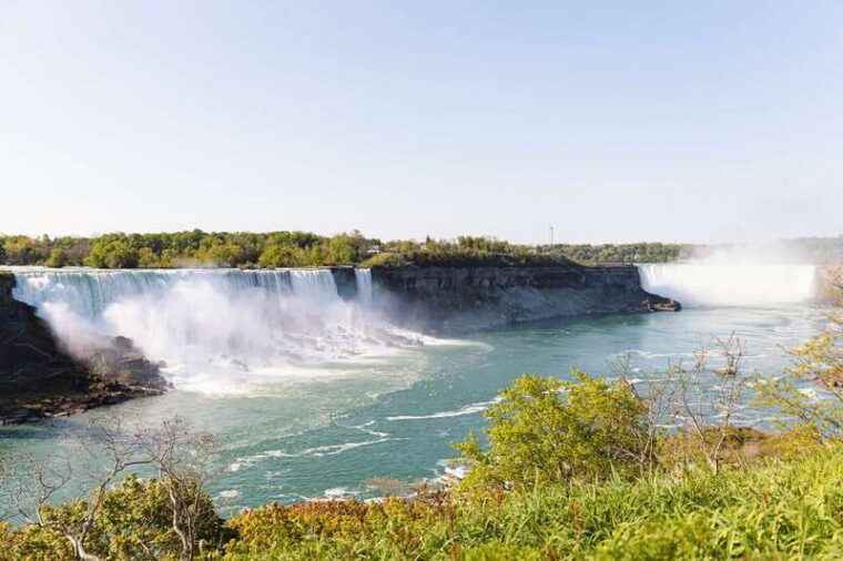 niagara-falls-boat-ride-and-journey-behind-the-falls-tour
