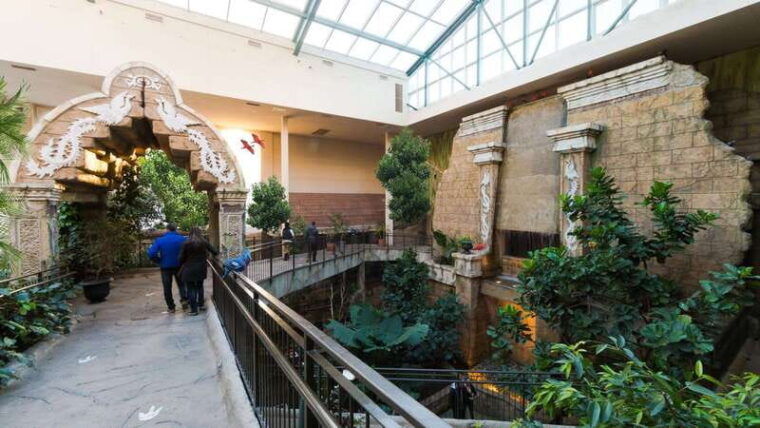 niagara-falls-canada-bird-kingdom-entry-ticket