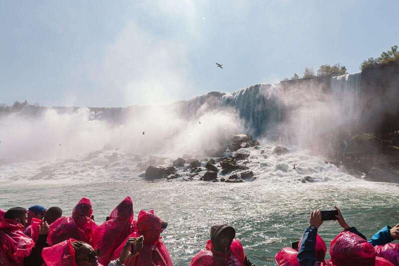 niagara-falls-canada-first-boat-cruise-behind-falls-tour