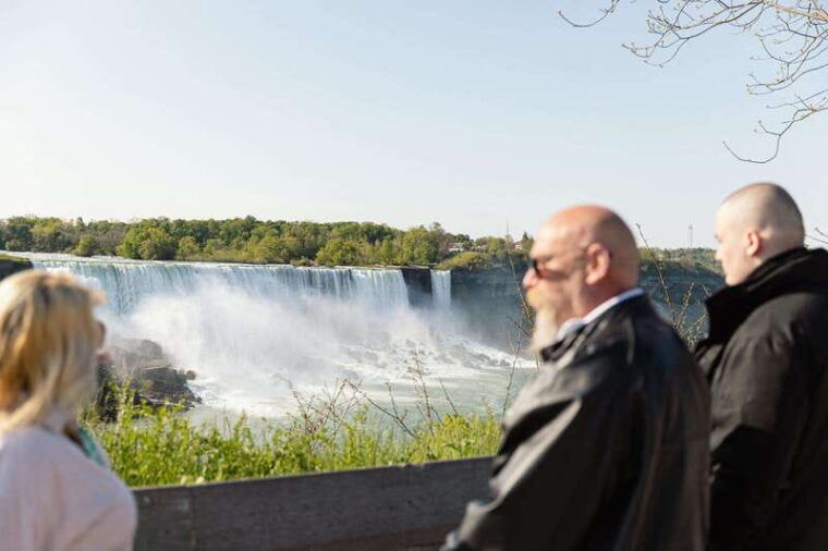 niagara-falls-canada-first-boat-cruise-behind-falls-tour