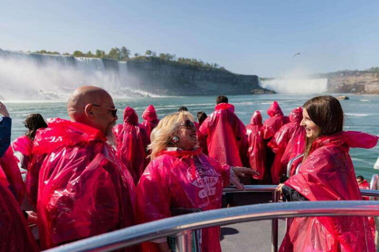 niagara-falls-canada-first-boat-cruise-behind-falls-tour