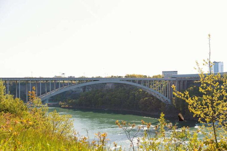 niagara-falls-canada-first-boat-cruise-behind-falls-tour