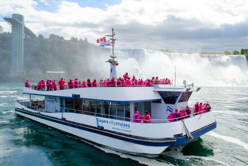 niagara-falls-canada-sightseeing-tour-with-boat-ride