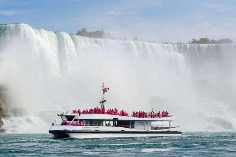 niagara-falls-canada-sightseeing-tour-with-boat-ride