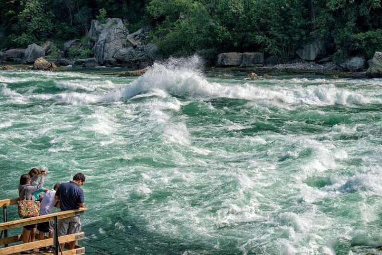 niagara-falls-canada-sightseeing-tour-with-boat-ride