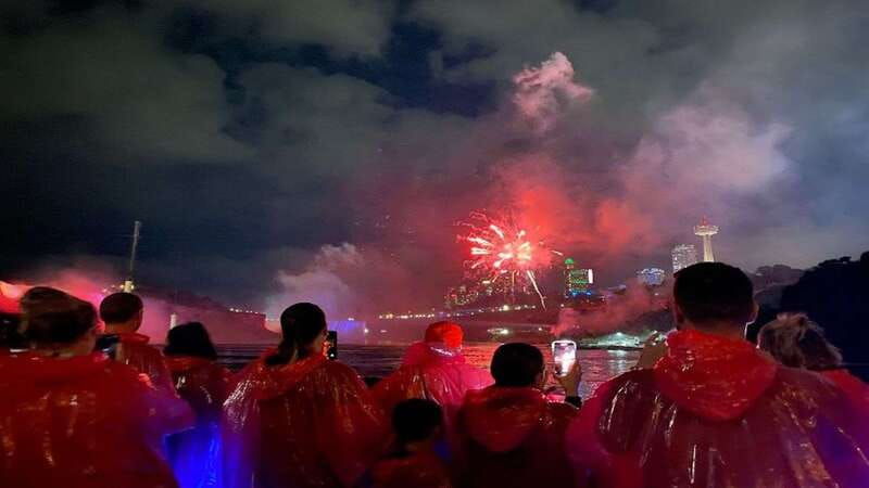 niagara-falls-canada-small-group-night-tour-w-boat-dinner