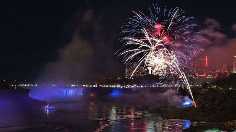 niagara-falls-canada-small-group-night-tour-w-boat-dinner
