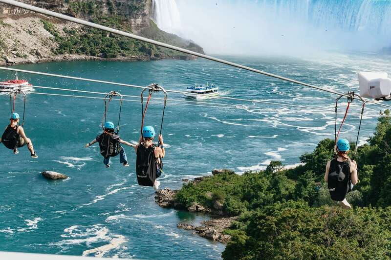 niagara-falls-canada-zipline-to-the-falls