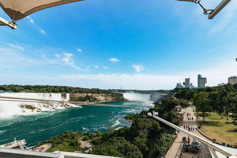niagara-falls-canada-zipline-to-the-falls