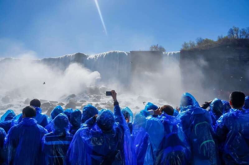 niagara-falls-canadian-side-day-trip-with-maid-of-the-mist-2