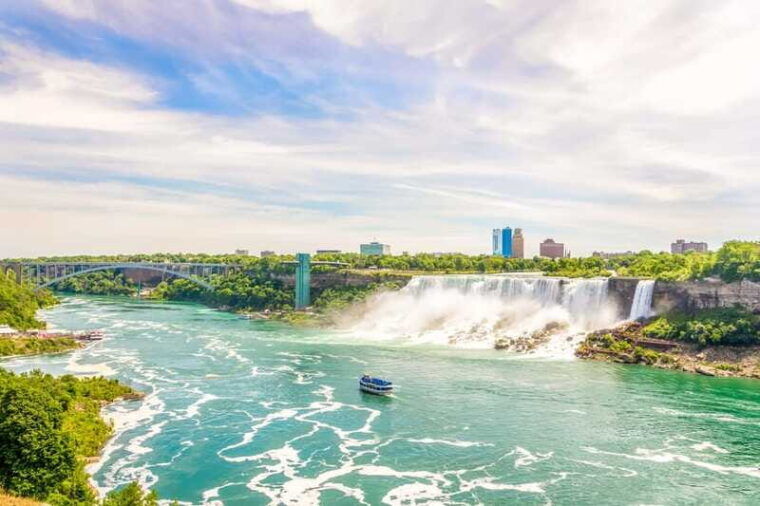 niagara-falls-canadian-side-day-trip-with-maid-of-the-mist-2