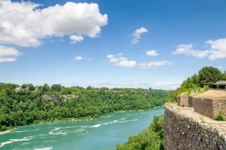 niagara-falls-canadian-side-day-trip-with-maid-of-the-mist-2