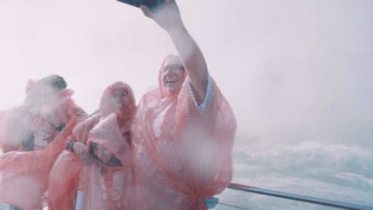 niagara-falls-day-night-tour-with-boat-ride-and-dinner