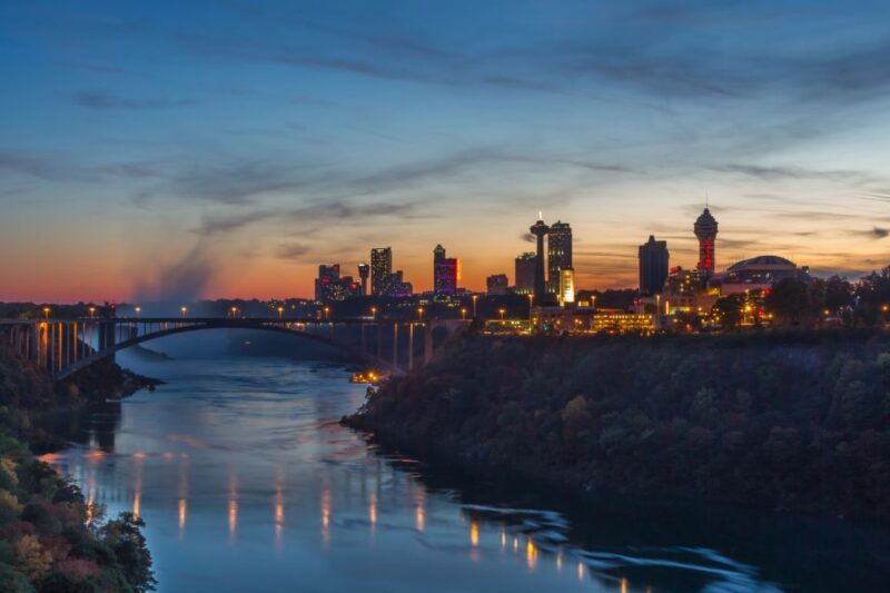 niagara-falls-guided-falls-tour-with-dinner-and-fireworks