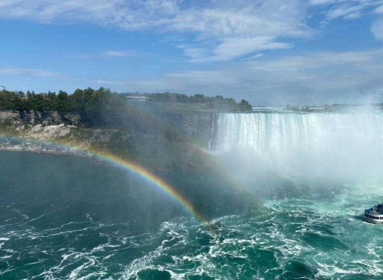 niagara-falls-luxury-private-tour-with-winery-stop-2