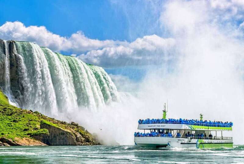 niagara-falls-maid-of-the-mist-cave-of-the-winds-tour-2