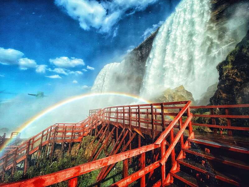 niagara-falls-maid-of-the-mist-cave-of-the-winds-tour-2