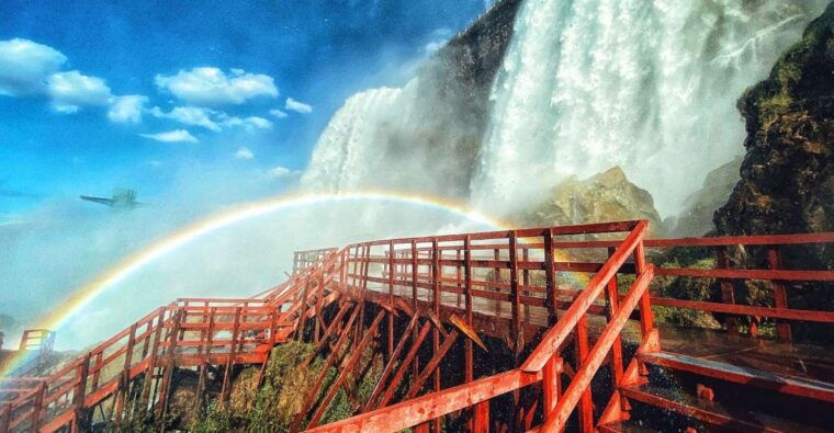 niagara-falls-maid-of-the-mist-cave-of-the-winds-tour-2