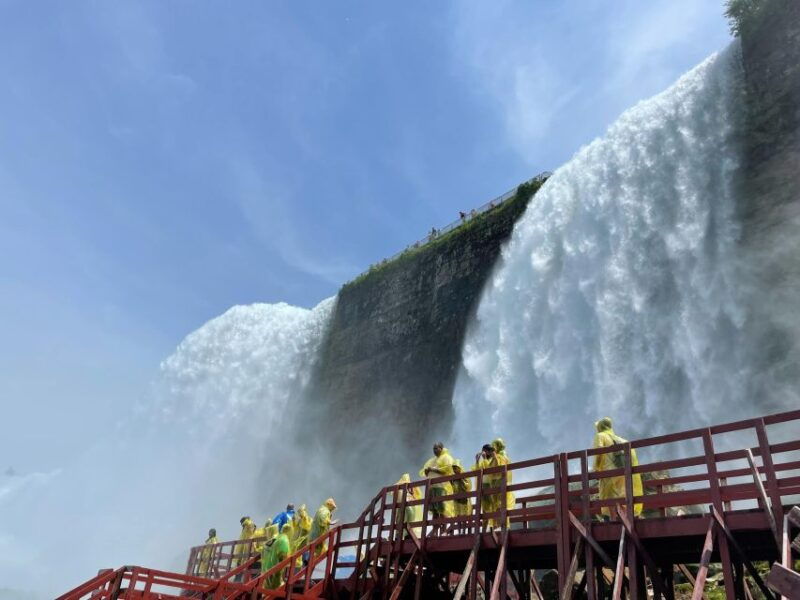 niagara-falls-maid-of-the-mist-cave-of-the-winds-tour