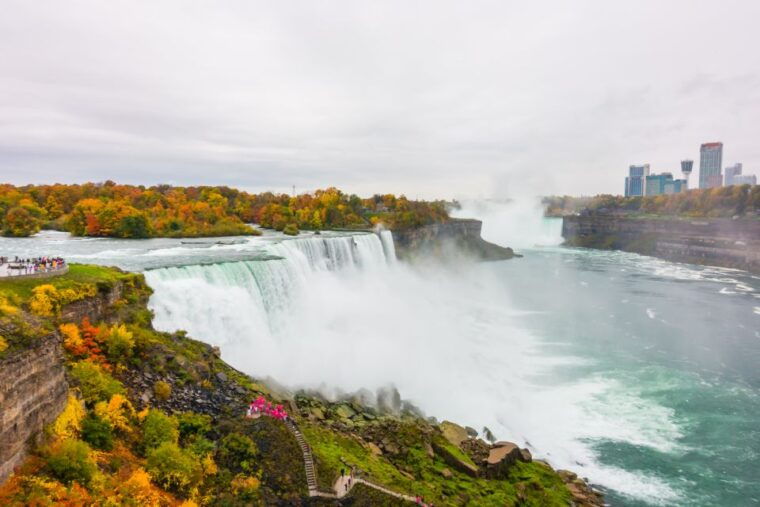 niagara-falls-maid-of-the-mist-cave-of-the-winds-tour