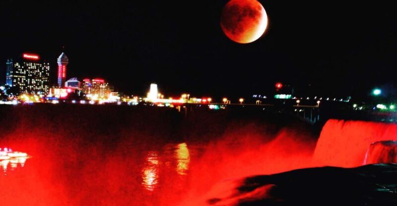Niagara Falls: Mobsters & Mayhem Illumination tour - Key Points