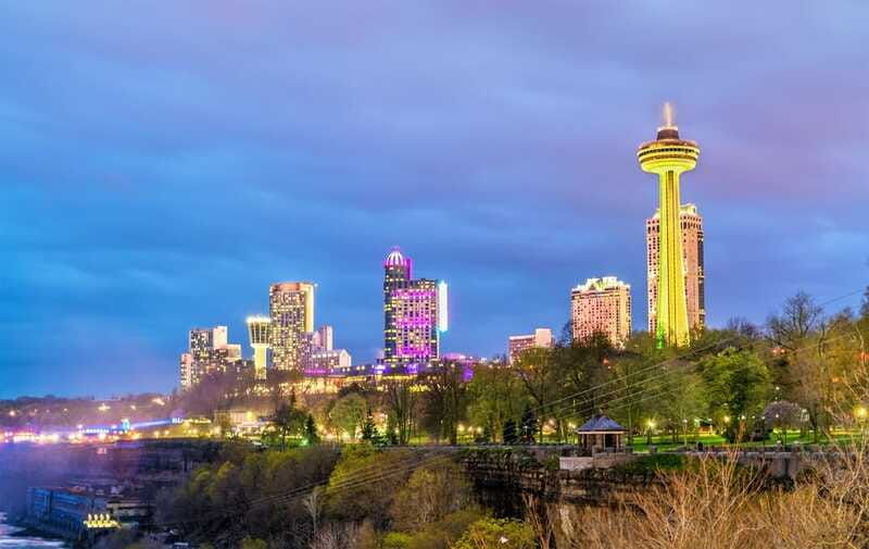 niagara-falls-night-walking-tour-with-fireworks-boat-cruise