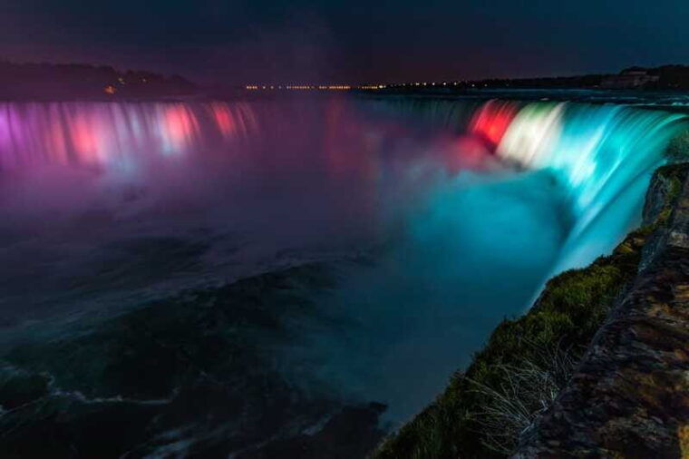 niagara-falls-night-walking-tour-with-fireworks-boat-cruise