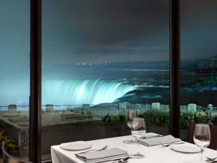 niagara-falls-night-walking-tour-with-fireworks-boat-cruise