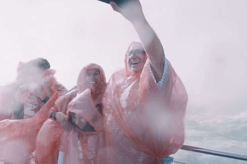 niagara-falls-on-helicopter-ride-with-boat-skylon-lunch
