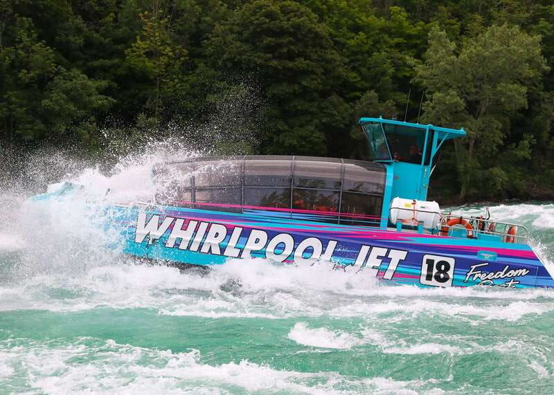 niagara-falls-on-jet-boat-tour-on-niagara-river