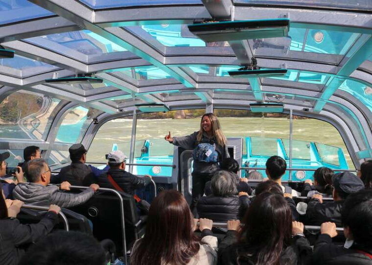 niagara-falls-on-jet-boat-tour-on-niagara-river