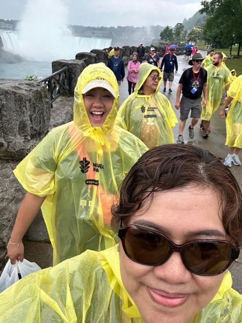 niagara-falls-tour-boat-cruise-behind-the-falls-skylon