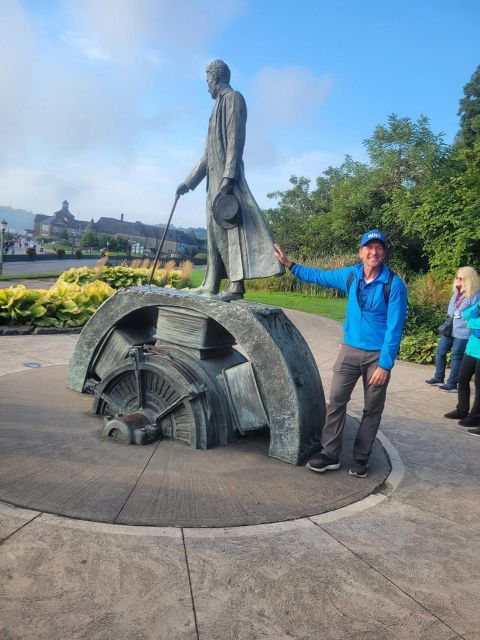niagara-falls-tour-boat-cruise-behind-the-falls-skylon