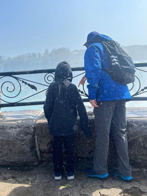 niagara-falls-tour-boat-cruise-behind-the-falls-skylon