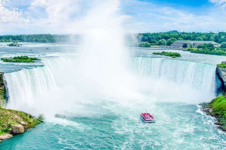 niagara-falls-tour-with-skip-the-line-cruise-wine-tasting-3