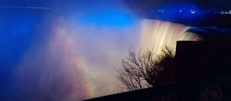 niagara-falls-us-canada-small-group-winter-adventure-tour-2