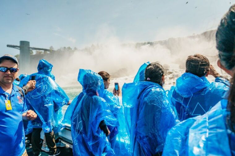 niagara-falls-usa-american-tour-maid-of-the-mist