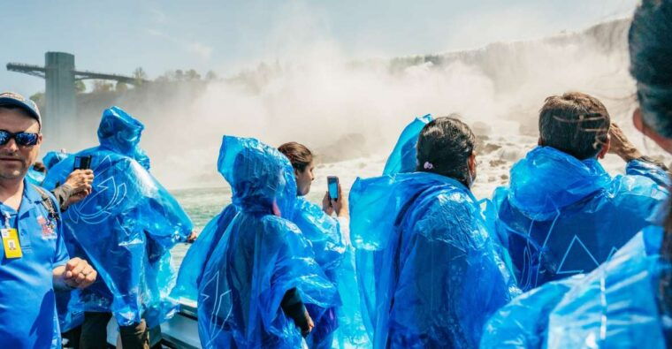 niagara-falls-usa-american-tour-maid-of-the-mist