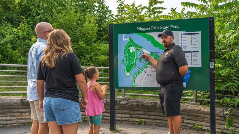 niagara-falls-usa-and-canada-tour-with-boat-cruise-lunch-2