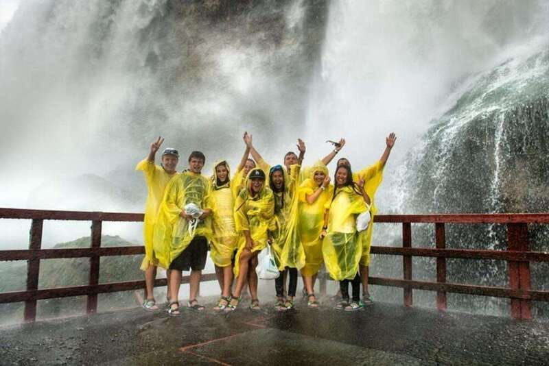 niagara-falls-usa-and-canada-tour-with-boat-cruise-lunch-2