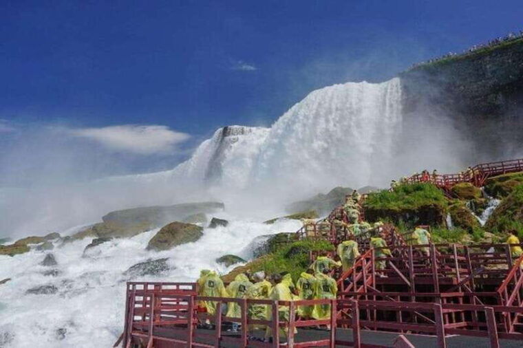niagara-falls-usa-and-canada-tour-with-boat-cruise-lunch-2
