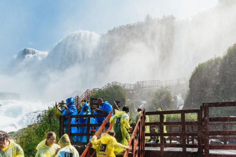 niagara-falls-usa-cave-of-the-winds-maid-of-the-mist-ride