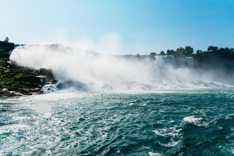 niagara-falls-usa-cave-of-the-winds-maid-of-the-mist-ride