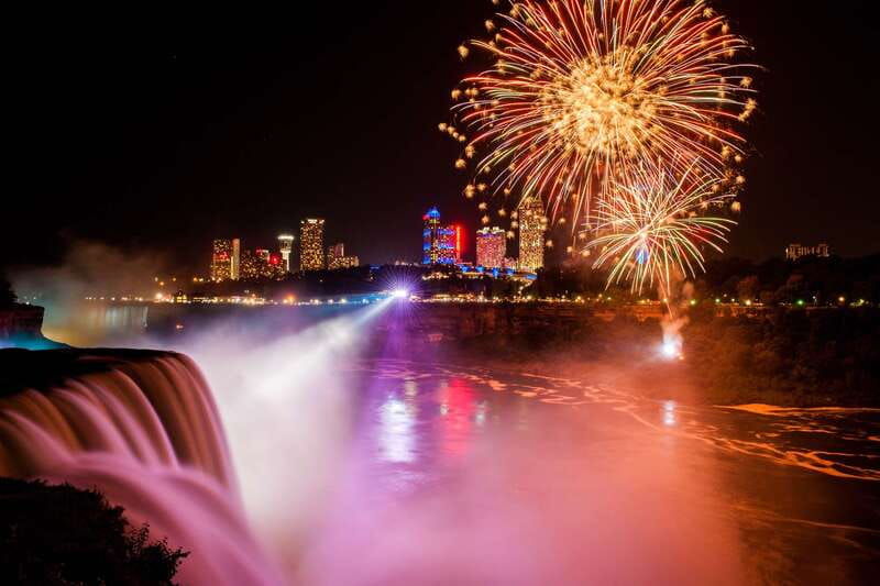 niagara-falls-usa-illumination-tour-with-maid-of-the-mist