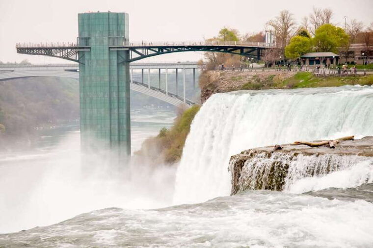 niagara-falls-usa-illumination-tour-with-maid-of-the-mist