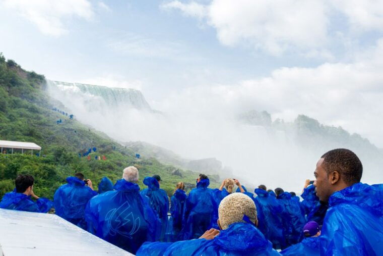 niagara-falls-usa-maid-of-mist-cave-of-winds-combo-tour