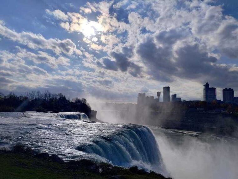 niagara-falls-usa-winter-tour-with-cave-of-the-winds-entry-2