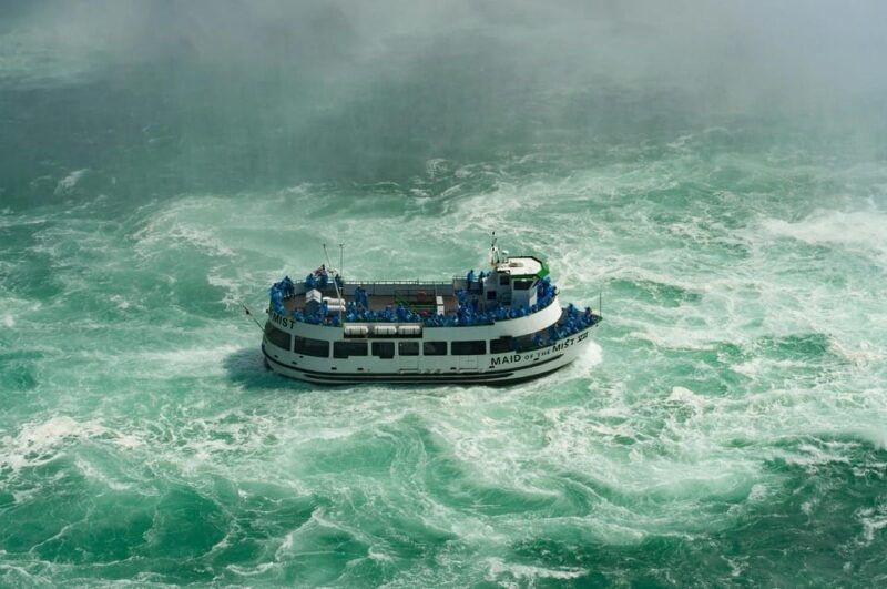 niagara-falls-vip-maid-of-the-mist-cave-of-the-winds-tour