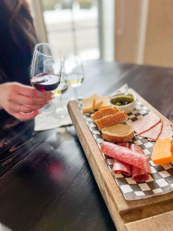 Niagara-on-the-Lake: Wine & Charcuterie Tour with Tastings - The Transportation and Group Size